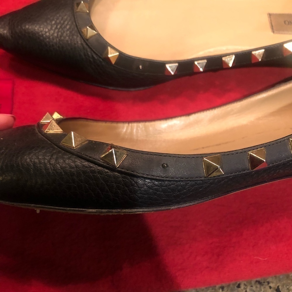 Valentino Black w/ Gold Rockstud Leather Flat - Picture 4 of 8